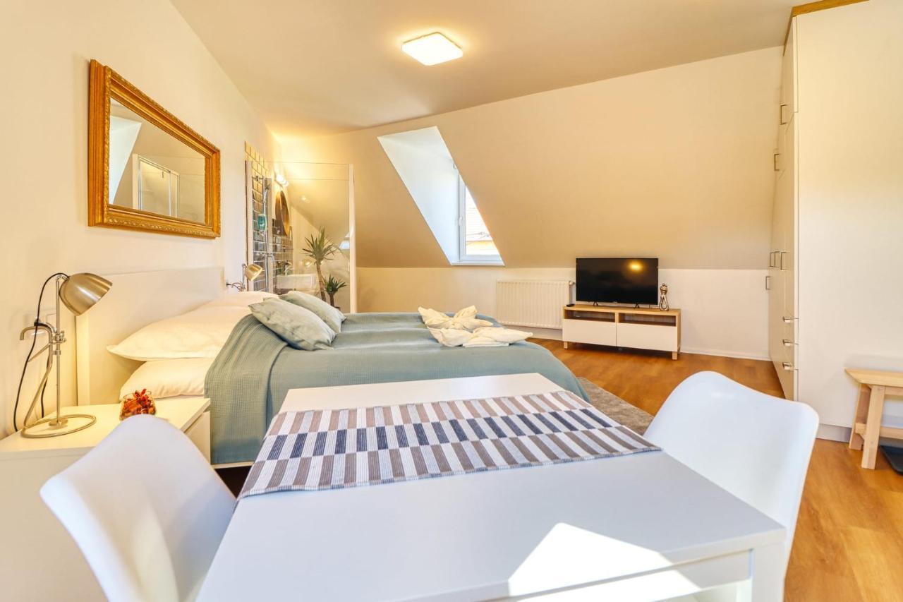 Barka Apartman Eger Esterno foto