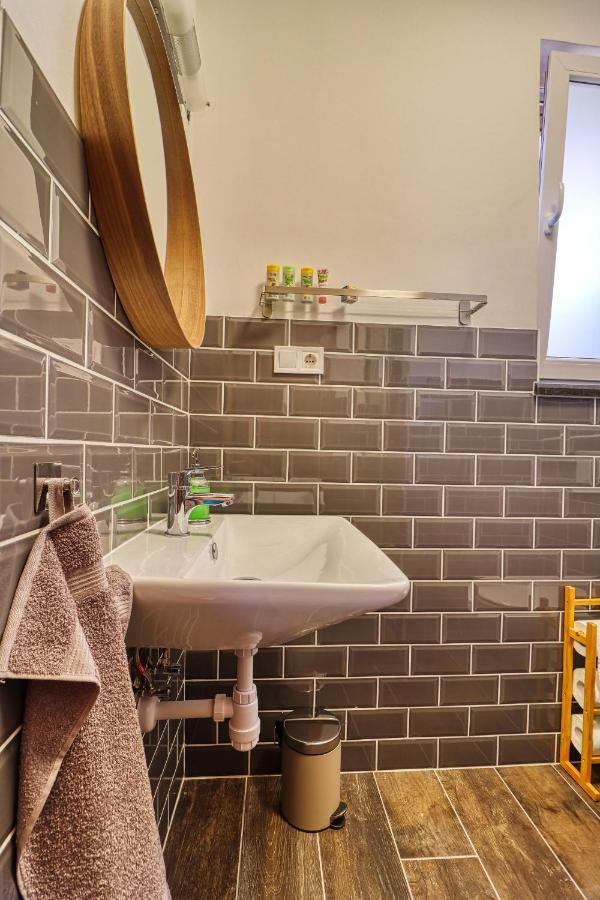 Barka Apartman Eger Esterno foto