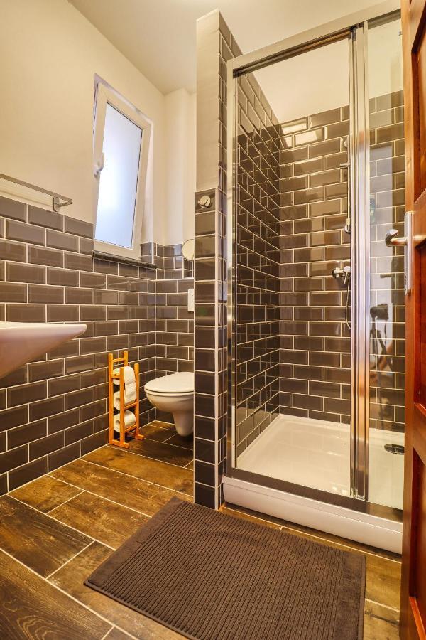 Barka Apartman Eger Esterno foto