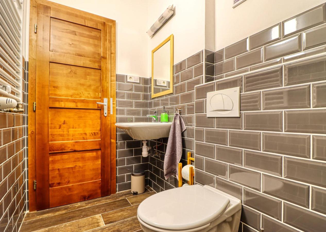 Barka Apartman Eger Esterno foto