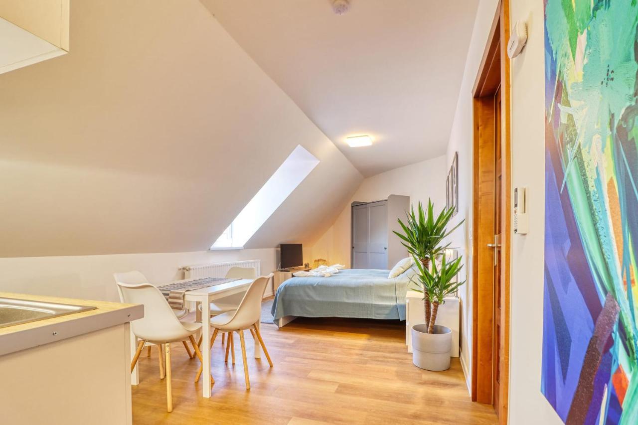Barka Apartman Eger Esterno foto