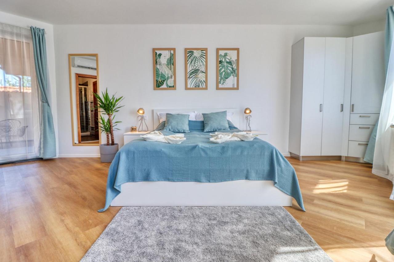 Barka Apartman Eger Esterno foto