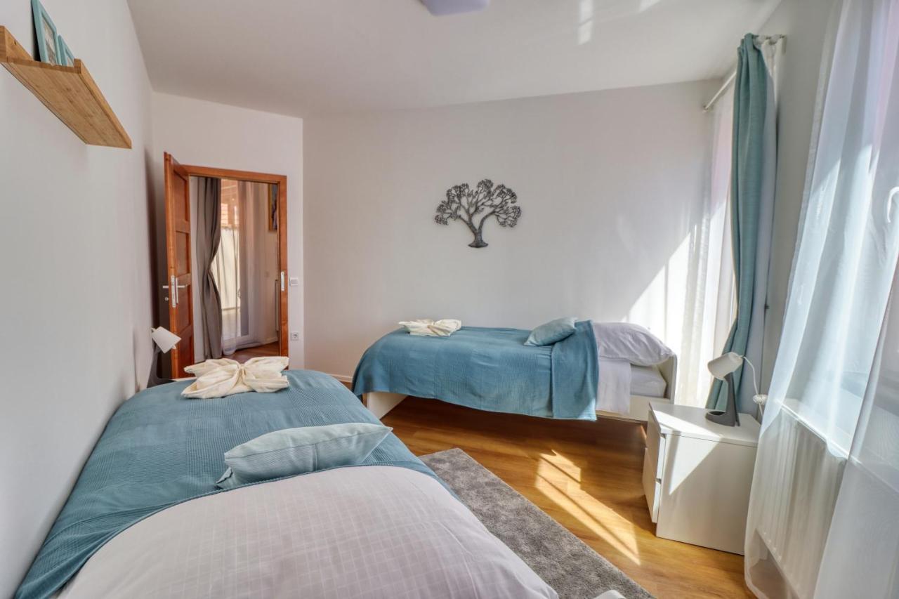 Barka Apartman Eger Esterno foto