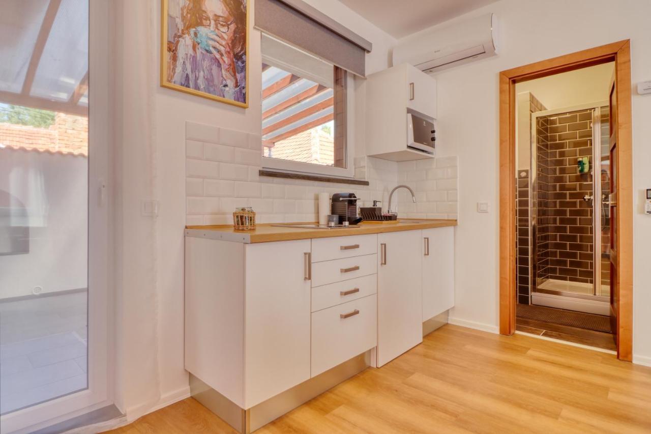 Barka Apartman Eger Esterno foto