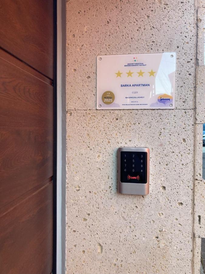 Barka Apartman Eger Esterno foto